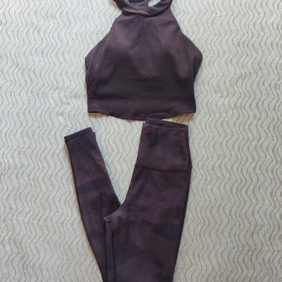 Alo yoga matching set - Picture 2 of 3